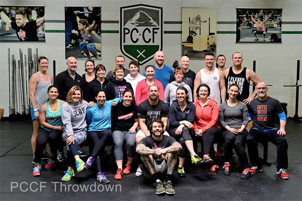 Các thành viên của Pacific Crest CrossFit Gym đã cùng nhau tập thể dục trong thời kỳ đại dịch.
