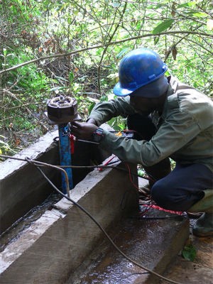 Ingenieure ohne Grenzen (Kỹ sư không biên giới) đã sử dụng Ansys Fluent để phát triển một tua-bin chạy bằng nước để tạo ra điện ở vùng nông thôn Cameroon.